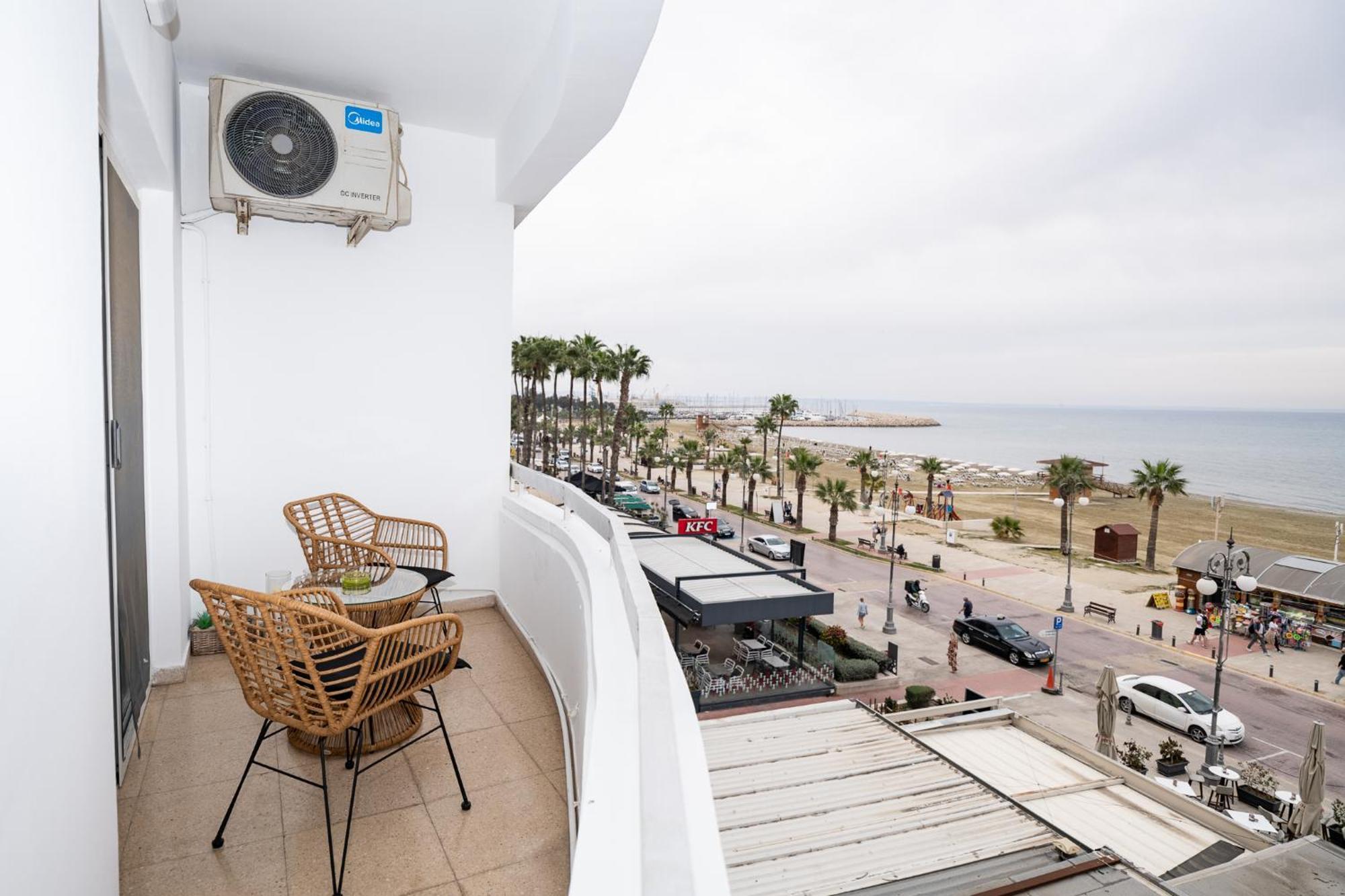 Lazuli Sea View Beachfront Ap 21 Larnaca Exteriér fotografie