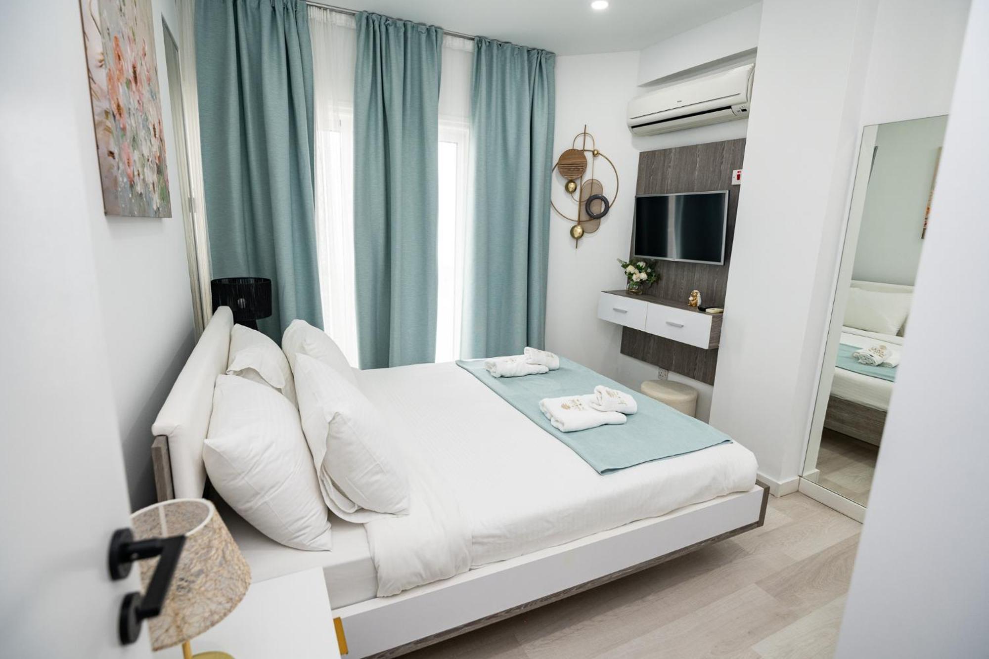 Lazuli Sea View Beachfront Ap 21 Larnaca Exteriér fotografie