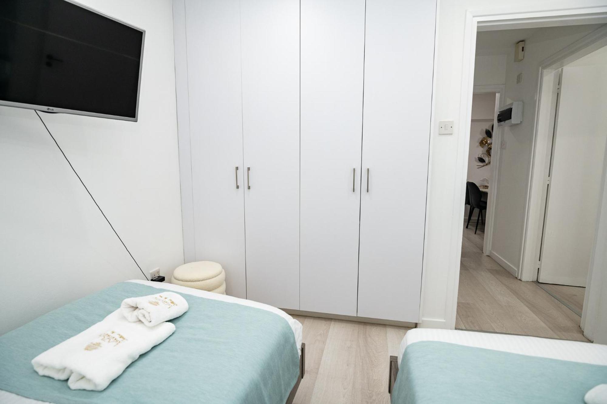 Lazuli Sea View Beachfront Ap 21 Larnaca Exteriér fotografie