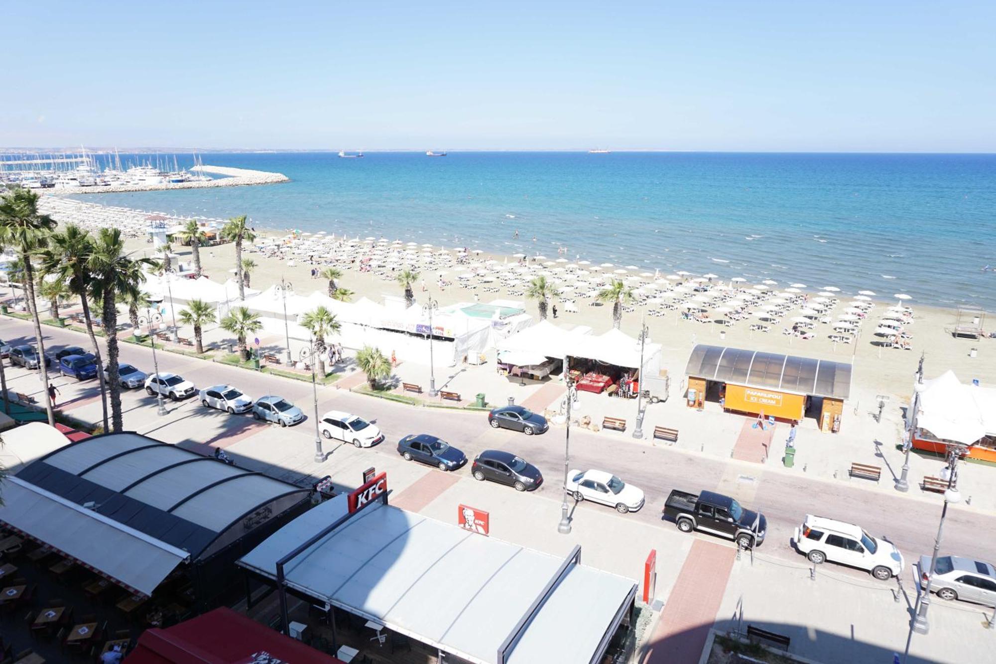 Lazuli Sea View Beachfront Ap 21 Larnaca Exteriér fotografie