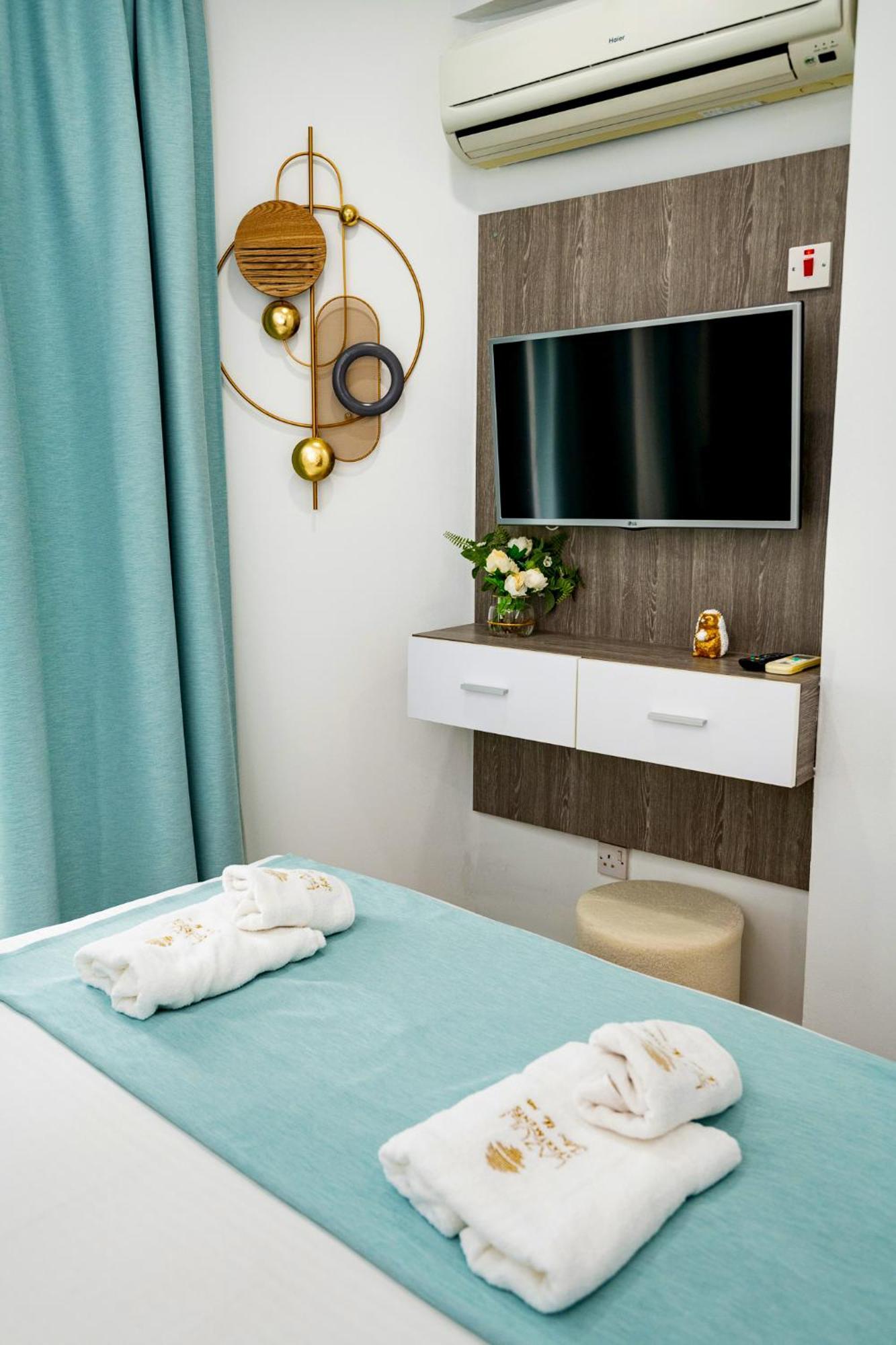 Lazuli Sea View Beachfront Ap 21 Larnaca Exteriér fotografie