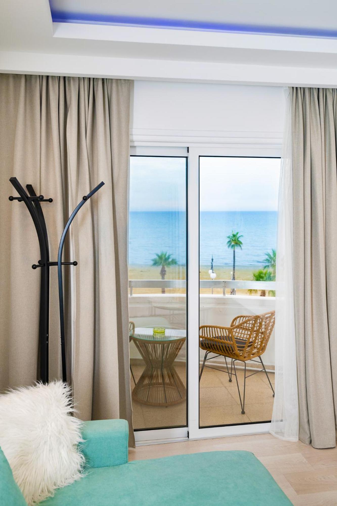 Lazuli Sea View Beachfront Ap 21 Larnaca Exteriér fotografie