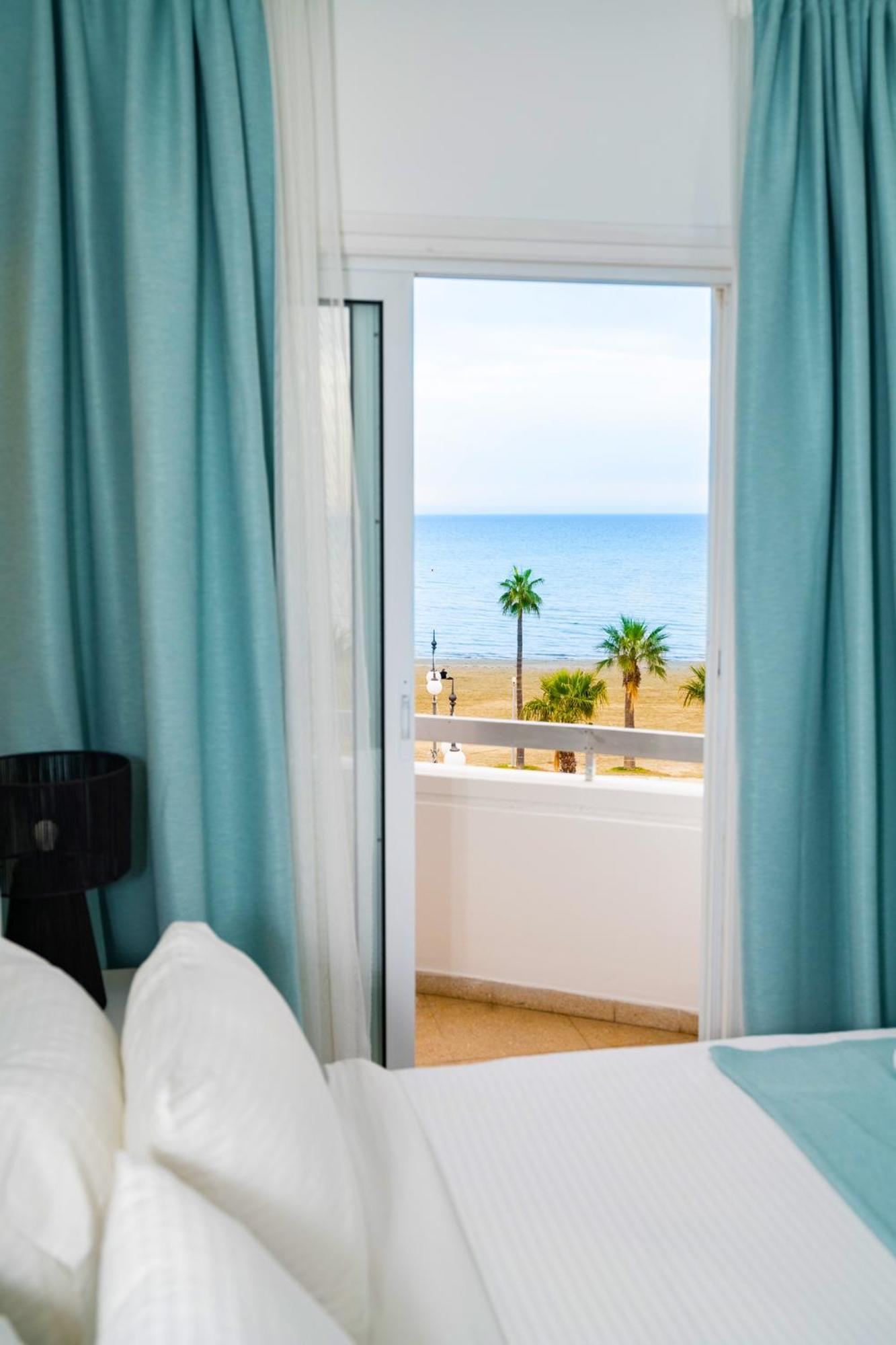 Lazuli Sea View Beachfront Ap 21 Larnaca Exteriér fotografie